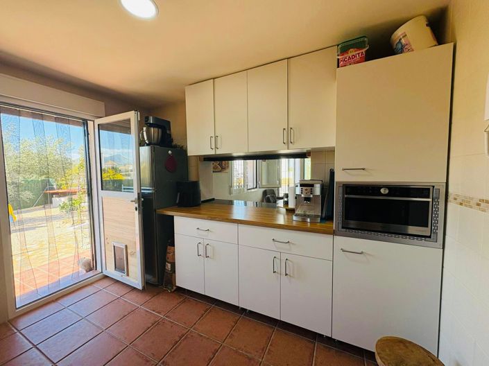 Image No.12-3 Bed Property for sale