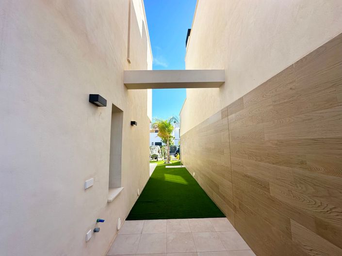 Image No.39-3 Bed Villa / Detached for sale