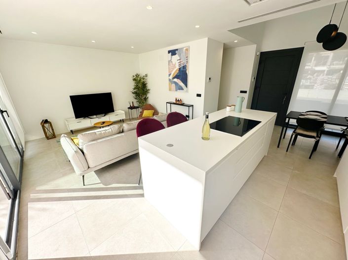 Image No.9-3 Bed Villa / Detached for sale