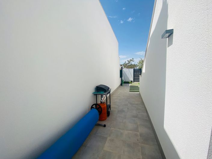 Image No.19-2 Bed Villa / Detached for sale