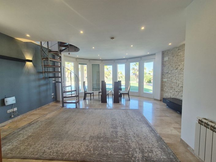 Image No.2-4 Bed Villa for sale