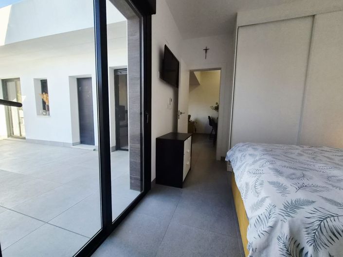 Image No.15-2 Bed Villa / Detached for sale