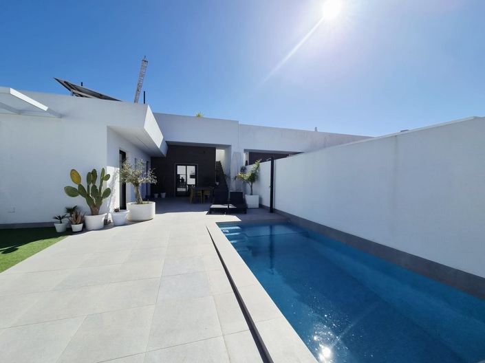 Image No.2-2 Bed Villa / Detached for sale