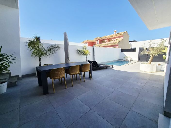 Image No.24-2 Bed Villa / Detached for sale