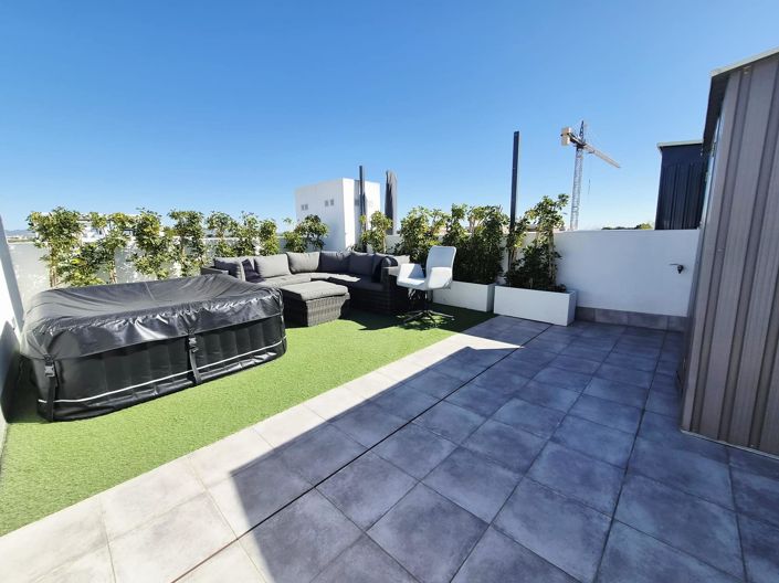 Image No.25-2 Bed Villa / Detached for sale