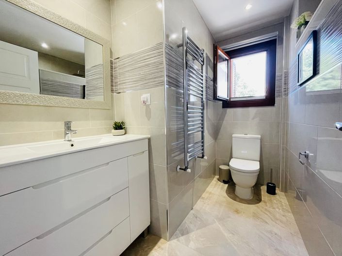 Image No.19-4 Bed Villa / Detached for sale