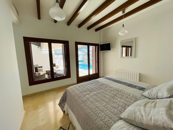 Image No.23-4 Bed Villa / Detached for sale