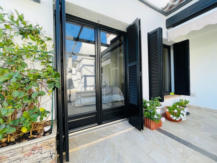 Image No.27-4 Bed Villa / Detached for sale