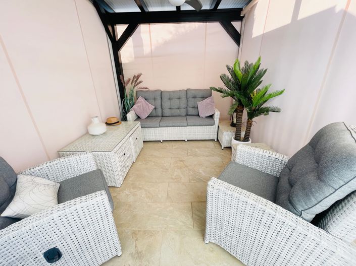 Image No.35-4 Bed Villa / Detached for sale