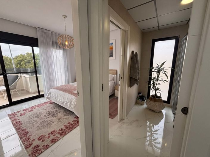 Image No.12-3 Bed Townhouse for sale
