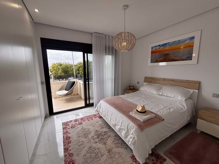 Image No.13-3 Bed Townhouse for sale