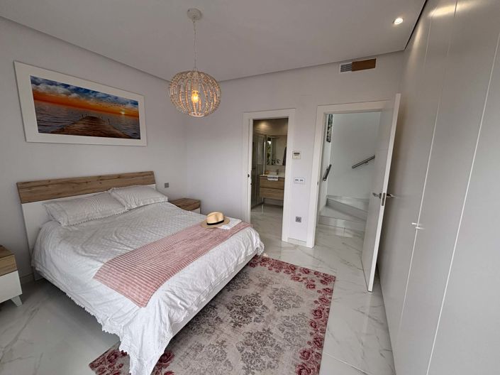 Image No.14-3 Bed Townhouse for sale
