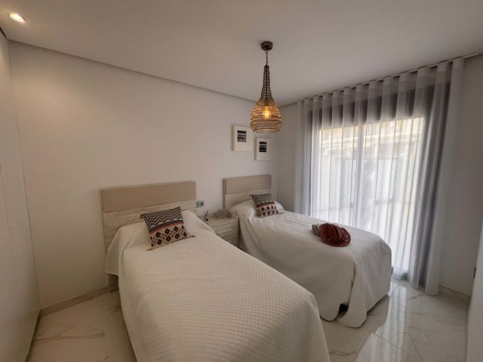 Image No.20-3 Bed Townhouse for sale