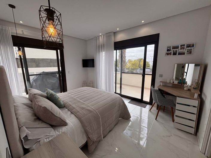 Image No.24-3 Bed Townhouse for sale