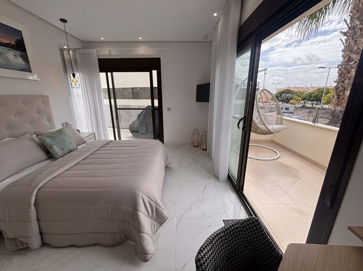 Image No.26-3 Bed Townhouse for sale