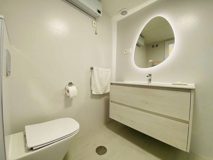 Image No.12-1 Bed Property for sale