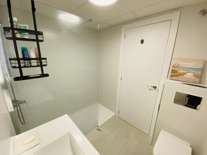 Image No.13-1 Bed Property for sale