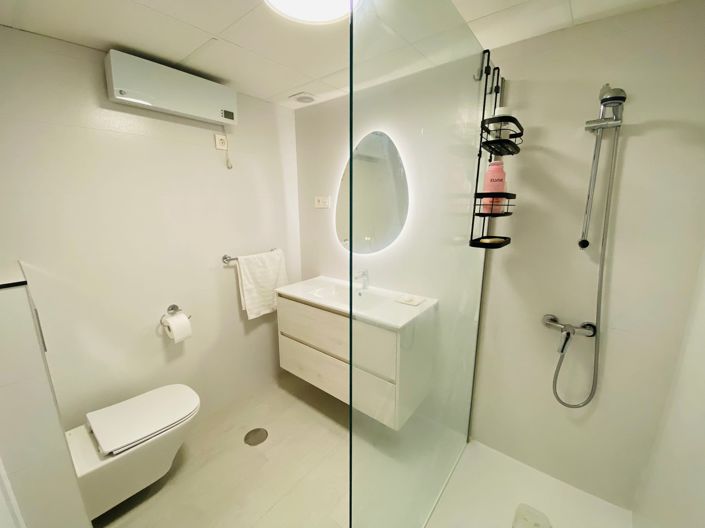 Image No.14-1 Bed Property for sale