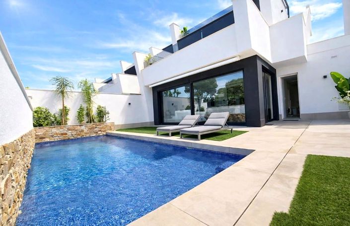 Image No.8-3 Bed Villa / Detached for sale