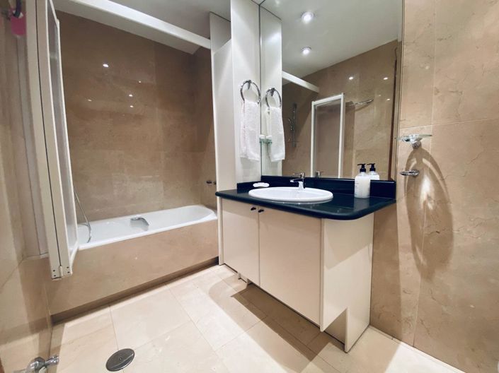 Image No.18-3 Bed Apartment for sale