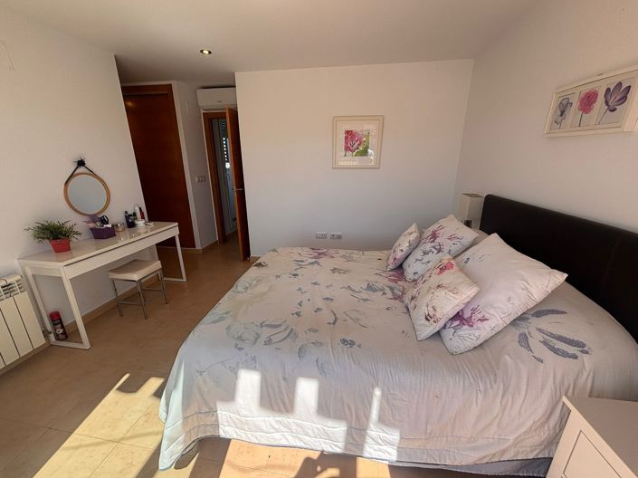 Image No.20-3 Bed Townhouse for sale