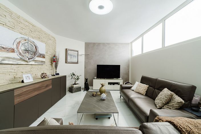 Image No.17-3 Bed Property for sale