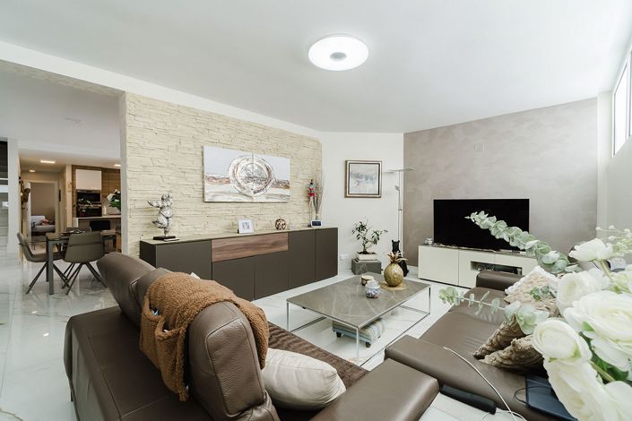 Image No.18-3 Bed Property for sale
