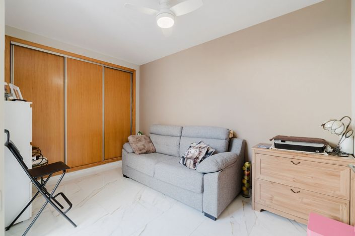 Image No.24-3 Bed Property for sale