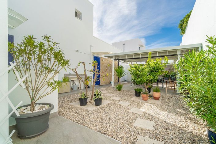Image No.28-3 Bed Property for sale