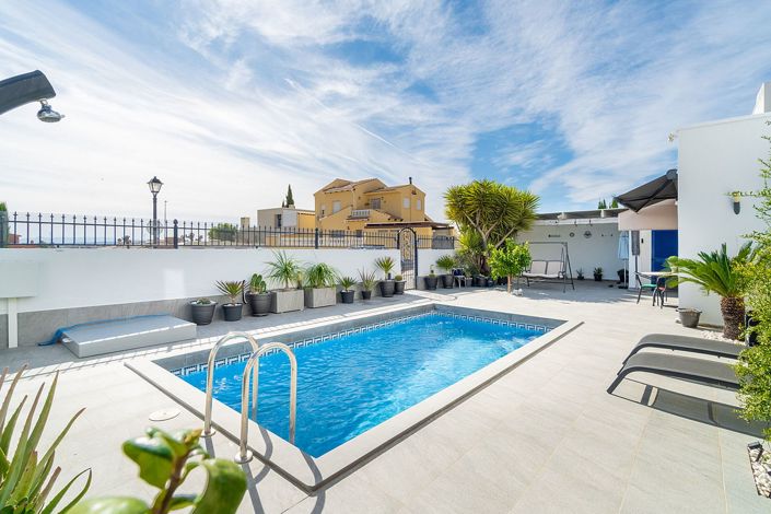 Image No.3-3 Bed Property for sale