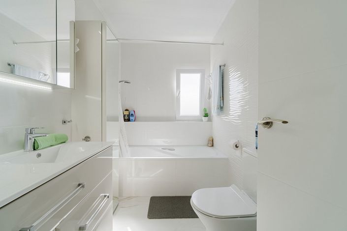 Image No.36-3 Bed Property for sale