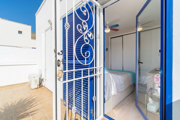 Image No.40-3 Bed Property for sale
