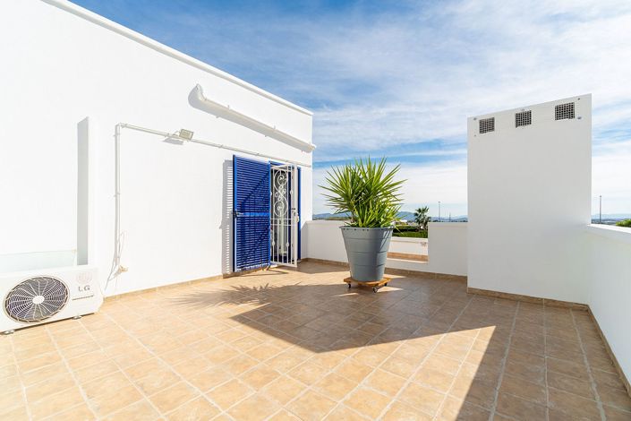 Image No.41-3 Bed Property for sale