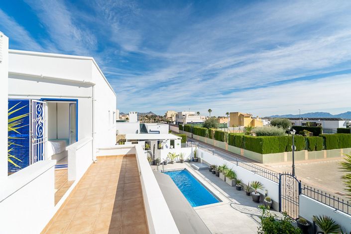 Image No.42-3 Bed Property for sale