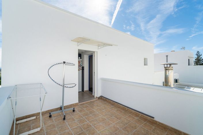 Image No.48-3 Bed Property for sale