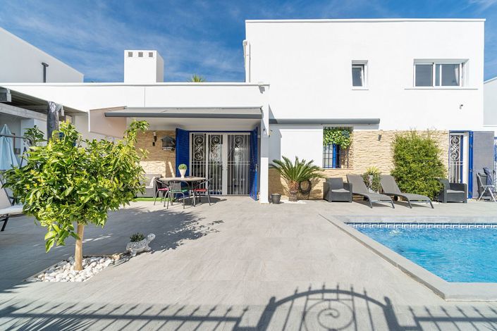 Image No.50-3 Bed Property for sale