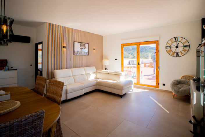Image No.6-5 Bed Property for sale
