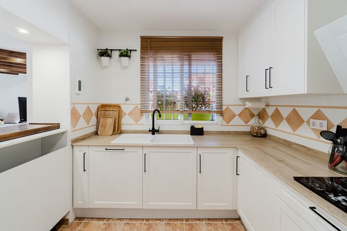 Image No.10-3 Bed Property for sale