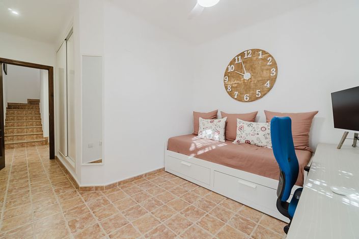 Image No.16-3 Bed Property for sale