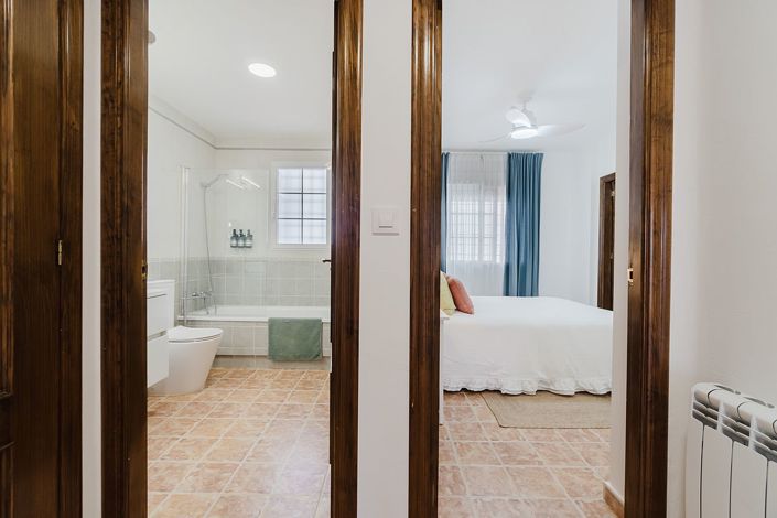 Image No.17-3 Bed Property for sale
