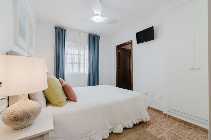 Image No.18-3 Bed Property for sale