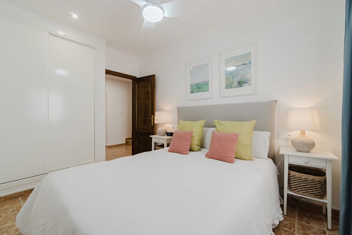 Image No.19-3 Bed Property for sale