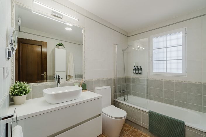 Image No.24-3 Bed Property for sale