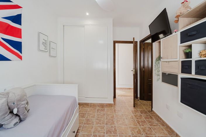 Image No.29-3 Bed Property for sale