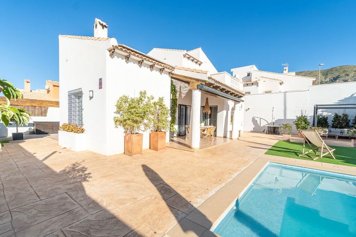 Image No.3-3 Bed Property for sale