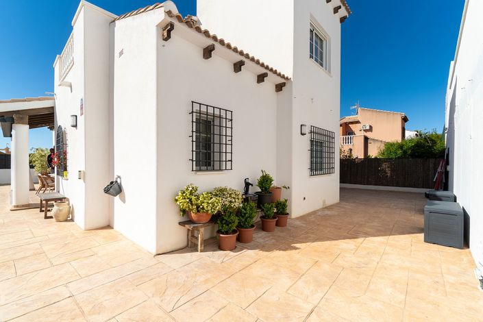 Image No.42-3 Bed Property for sale