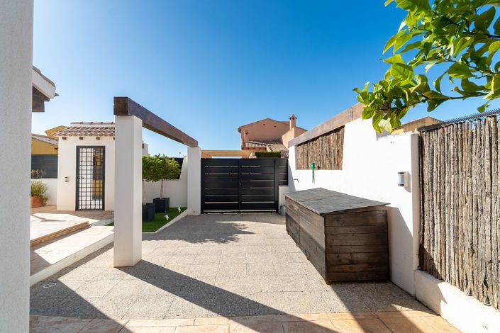 Image No.44-3 Bed Property for sale