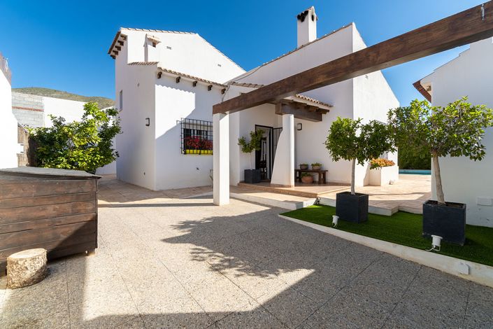 Image No.45-3 Bed Property for sale