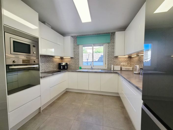 Image No.2-Villa / Détaché de 4 chambres à vendre