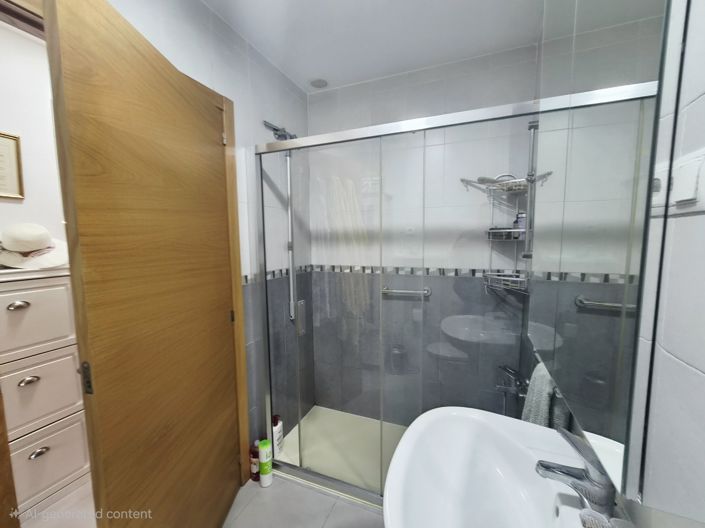 Image No.15-2 Bed Property for sale
